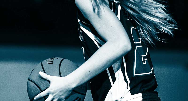 woman playing baketball